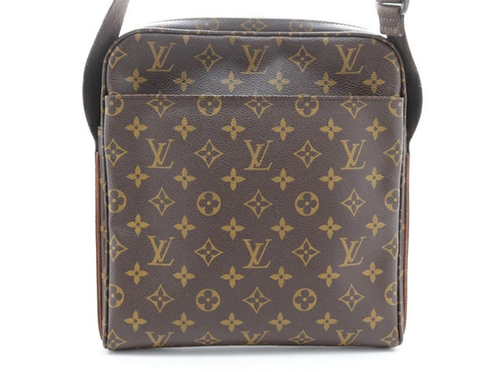 LOUIS VUITTON Trotteur Bobourg Monogram around shoulder bag
